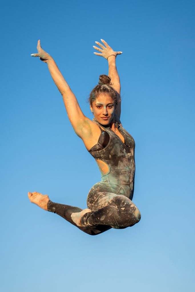 Михаела Савова, основател и собственик на MS Stretching Studio, по време на гимнастически скок