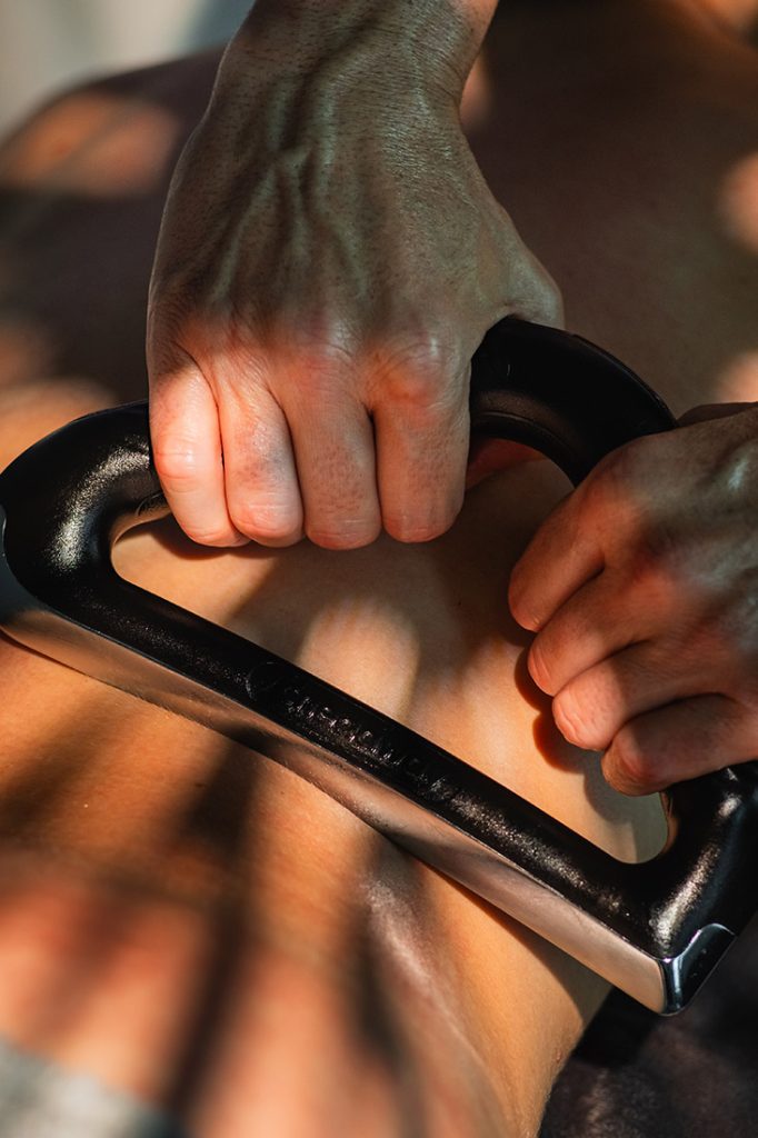 Масажна терапия с IASTM инструменти в MS Stretching Studio